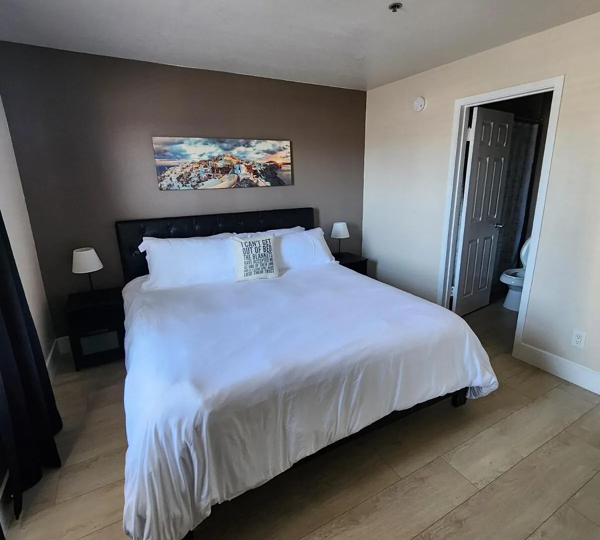 Strip Views, 2 Pools, Free Parking & No Resort Fee Las Vegas