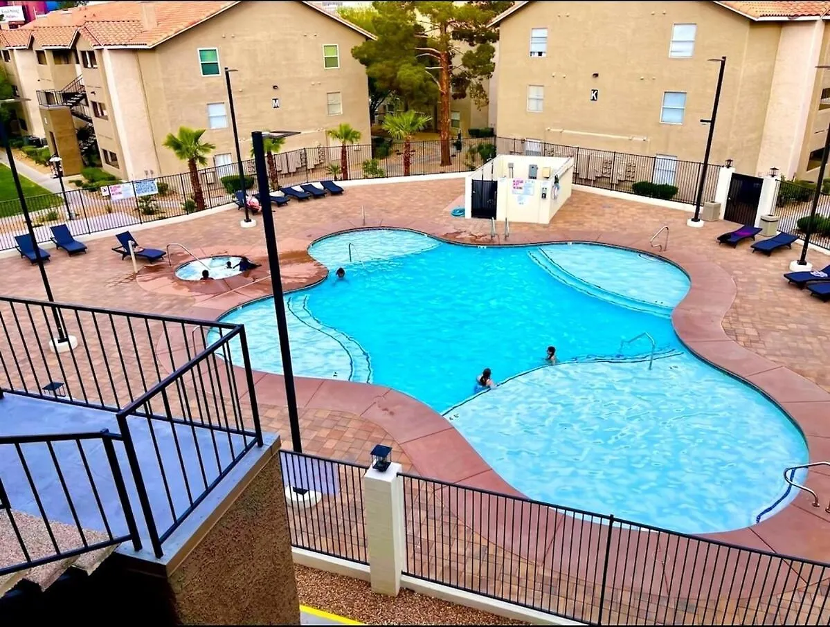 Strip Views, 2 Pools, Free Parking & No Resort Fee Las Vegas
